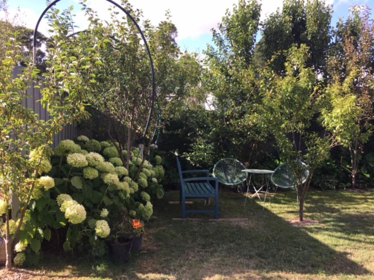 Bed and Breakfast A'Meadow Trentham Экстерьер фото